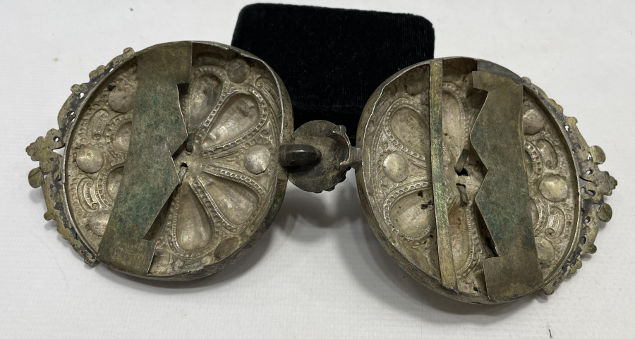 OSMANLI DÖNEMİ ÜZERİ TAŞLARLA SÜSLÜ NADİR FORMDA GÜMÜŞ GELİN KEMERİ