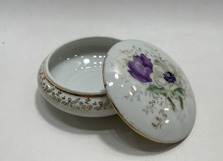 TAMAMI EL BOYAMA PORSELEN LİMOGES KAPAKLI KUTU