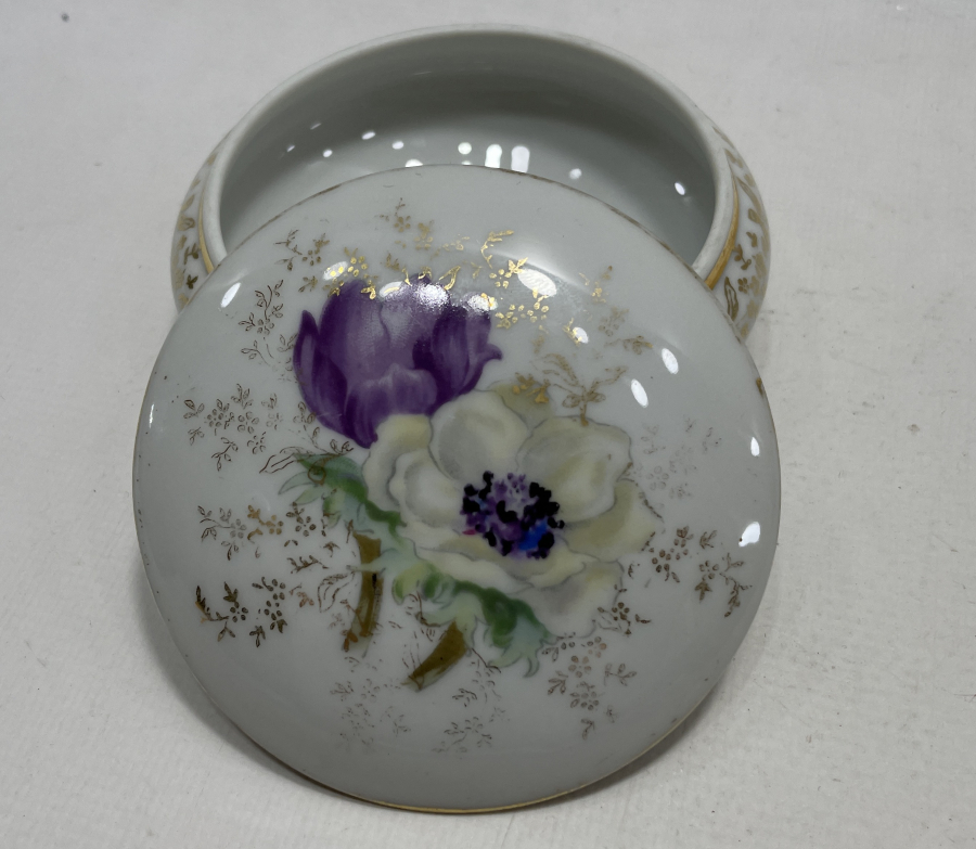 TAMAMI EL BOYAMA PORSELEN LİMOGES KAPAKLI KUTU