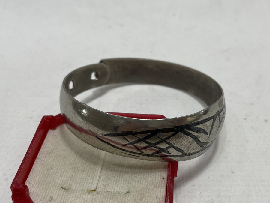 ÜZERİ SAVAT İŞÇİLİKLİ ANTİKA BİLEKLİK