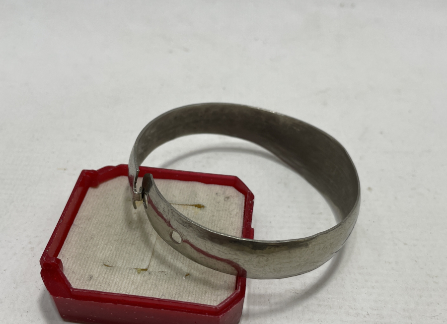 ÜZERİ SAVAT İŞÇİLİKLİ ANTİKA BİLEKLİK