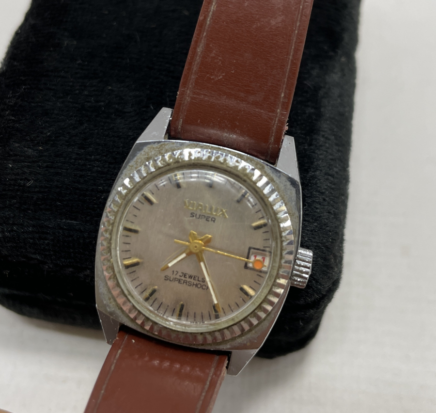 VİALUX MARKA KURMALI VE TAKVİMLİ KOL SAATİ