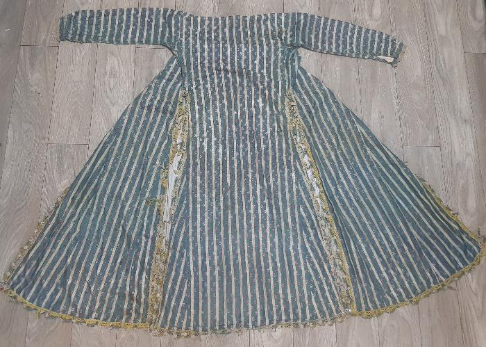 OSMANLI DÖNEMİ İPEK ÜÇ ETEK ELBİSE 