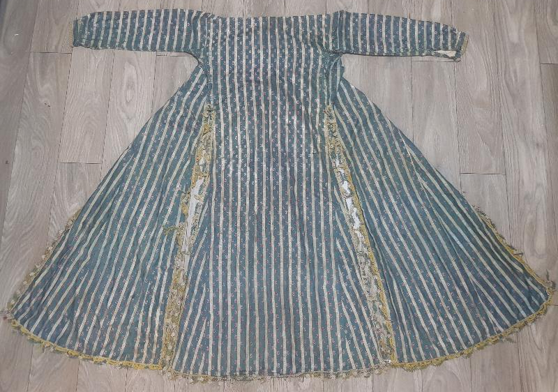 OSMANLI DÖNEMİ İPEK ÜÇ ETEK ELBİSE 