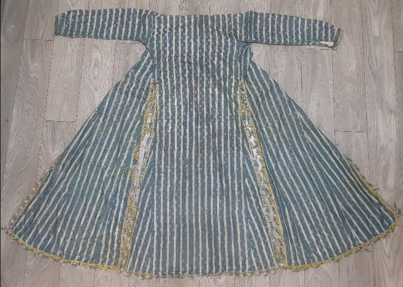 OSMANLI DÖNEMİ İPEK ÜÇ ETEK ELBİSE 