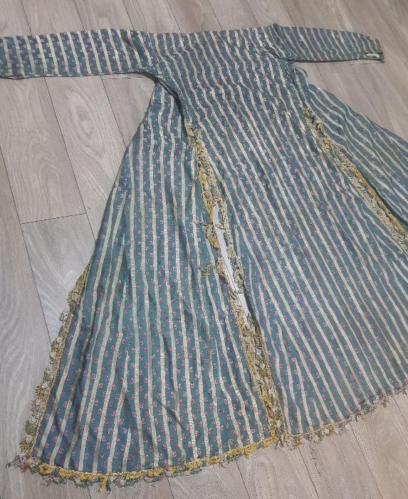 OSMANLI DÖNEMİ İPEK ÜÇ ETEK ELBİSE 