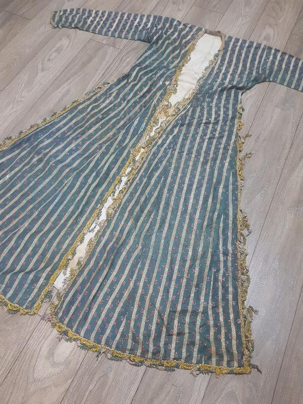 OSMANLI DÖNEMİ İPEK ÜÇ ETEK ELBİSE 