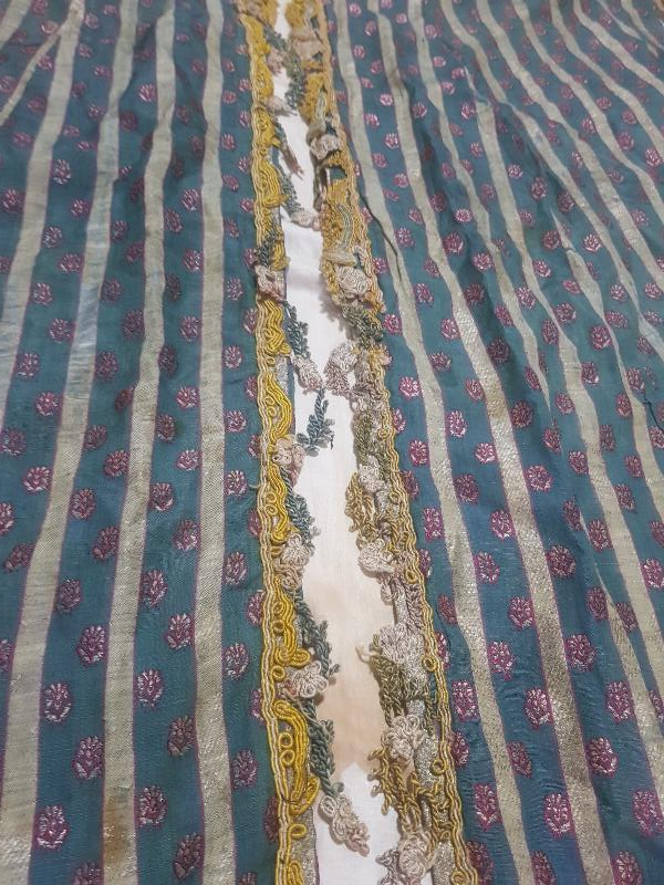 OSMANLI DÖNEMİ İPEK ÜÇ ETEK ELBİSE 