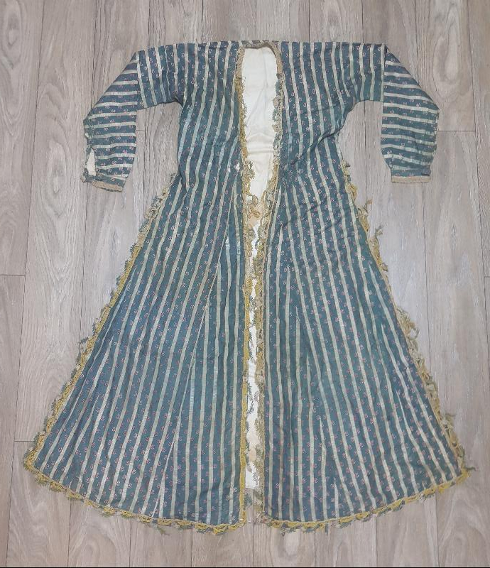 OSMANLI DÖNEMİ İPEK ÜÇ ETEK ELBİSE 