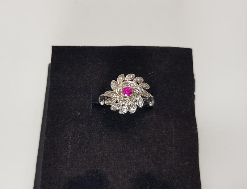 YAKUT TAŞLI PIRLANTA YÜZÜK 