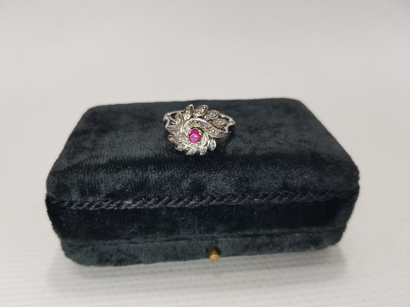 YAKUT TAŞLI PIRLANTA YÜZÜK 