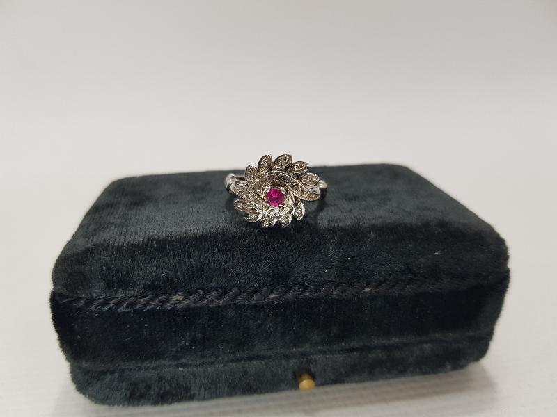 YAKUT TAŞLI PIRLANTA YÜZÜK 