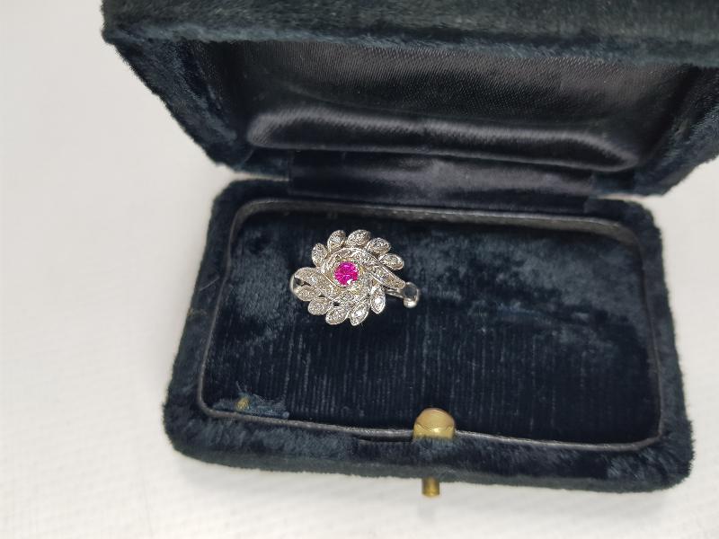 YAKUT TAŞLI PIRLANTA YÜZÜK 