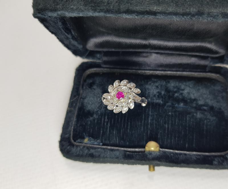 YAKUT TAŞLI PIRLANTA YÜZÜK 