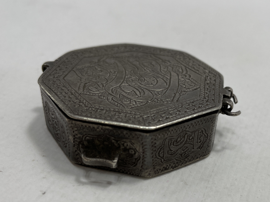 OSMANLI DÖNEMİ FETİH SURESİ YAZILI GÜMÜŞ SANCAK KURAN KABI