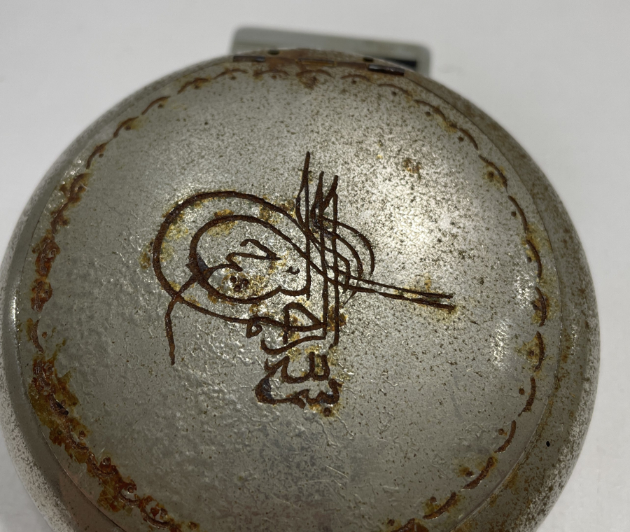 ÜZERİNDE TUĞRA FORMUNDA BESMELE-İ ŞERİF YAZILI MİSK KUTUSU