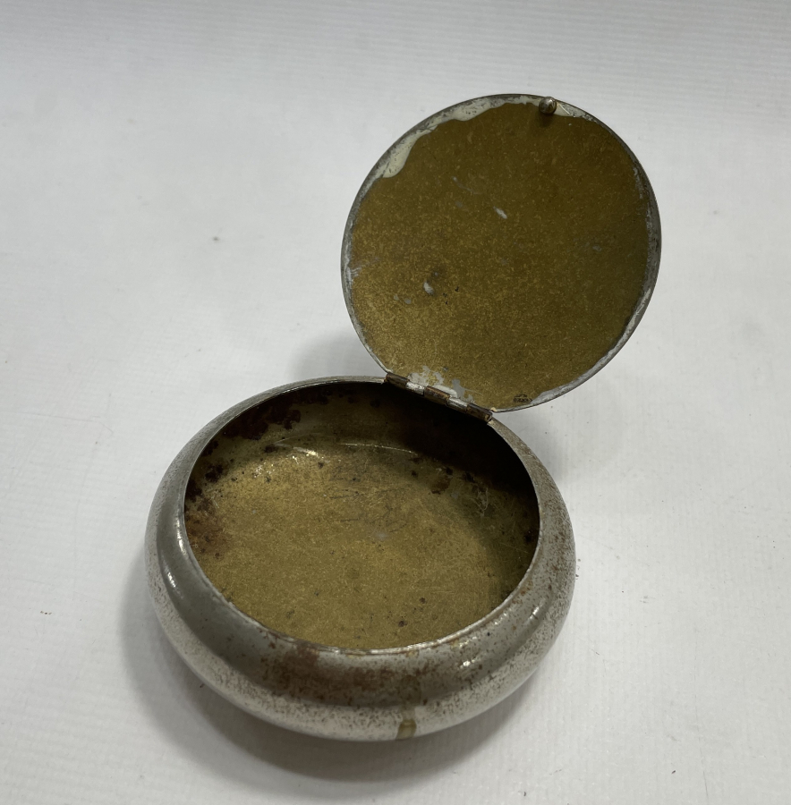 ÜZERİNDE TUĞRA FORMUNDA BESMELE-İ ŞERİF YAZILI MİSK KUTUSU