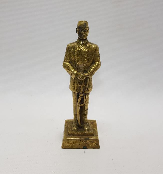 KARA HARP OKULU MEZUNU GENÇ SUBAY MUSTAFA KEMAL ATATÜRK HEYKEL