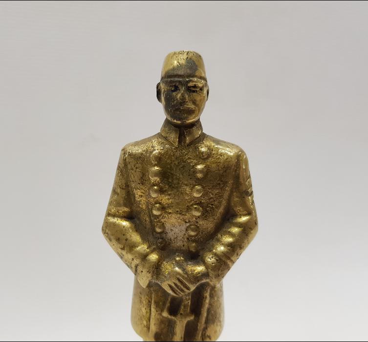 KARA HARP OKULU MEZUNU GENÇ SUBAY MUSTAFA KEMAL ATATÜRK HEYKEL