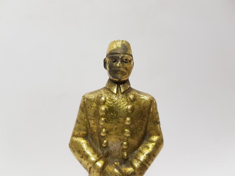 KARA HARP OKULU MEZUNU GENÇ SUBAY MUSTAFA KEMAL ATATÜRK HEYKEL