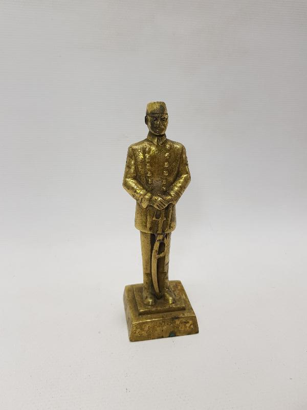 KARA HARP OKULU MEZUNU GENÇ SUBAY MUSTAFA KEMAL ATATÜRK HEYKEL