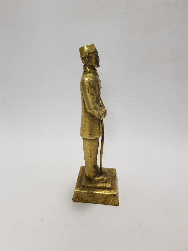 KARA HARP OKULU MEZUNU GENÇ SUBAY MUSTAFA KEMAL ATATÜRK HEYKEL