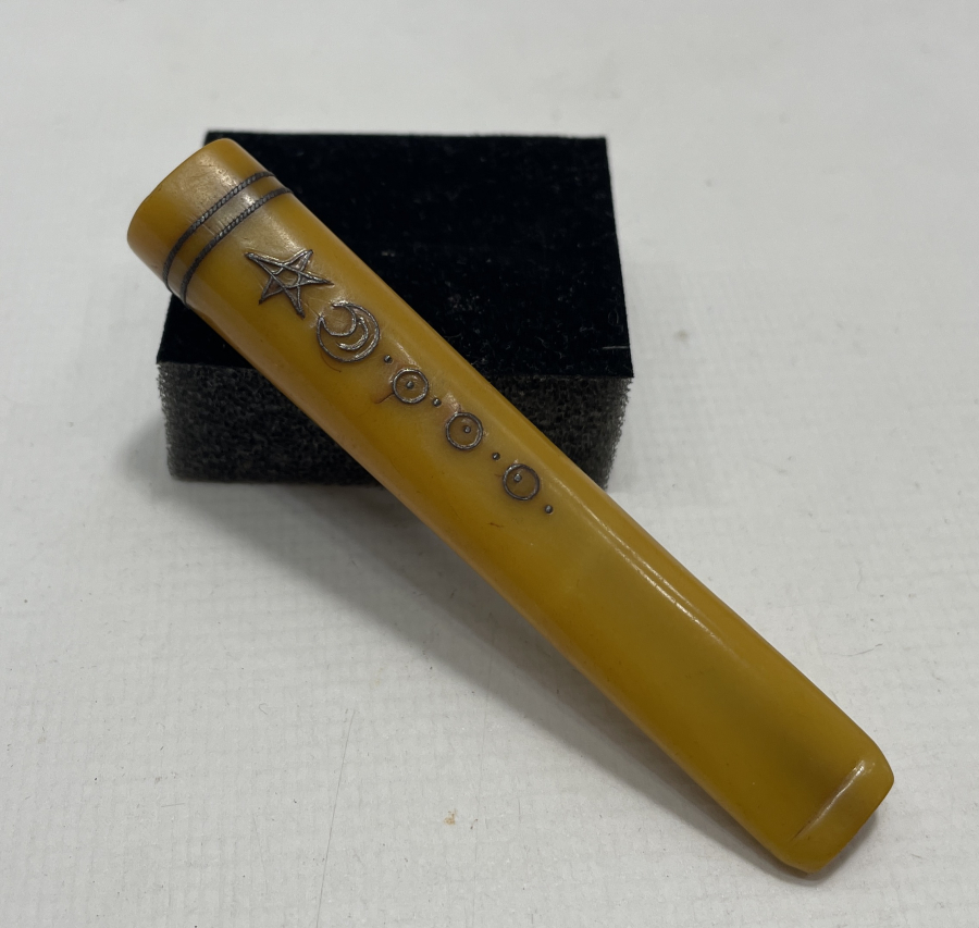 OSMANLI DÖNEMİ ÜZERİ GÜMÜŞ ÇAKMA İŞÇİLİKLİ VE YAZILI AĞA İŞİ BAĞA SİGARA AĞIZLIĞI