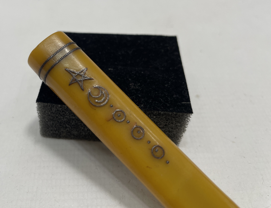 OSMANLI DÖNEMİ ÜZERİ GÜMÜŞ ÇAKMA İŞÇİLİKLİ VE YAZILI AĞA İŞİ BAĞA SİGARA AĞIZLIĞI