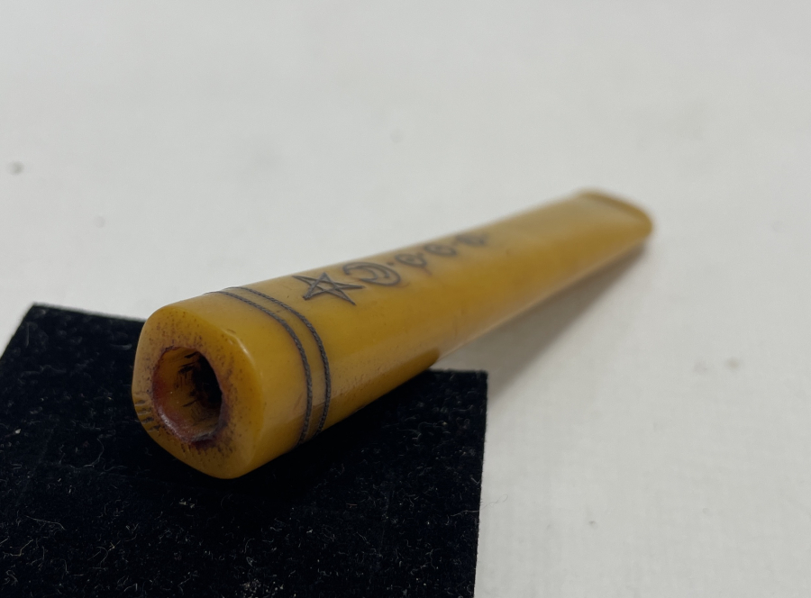 OSMANLI DÖNEMİ ÜZERİ GÜMÜŞ ÇAKMA İŞÇİLİKLİ VE YAZILI AĞA İŞİ BAĞA SİGARA AĞIZLIĞI