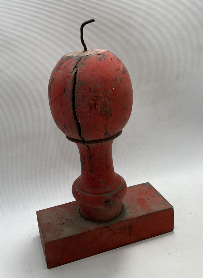 BÜYÜK BOY AHŞAPTAN MAMUL ANTİKA MÜHÜRCÜ TABELASI