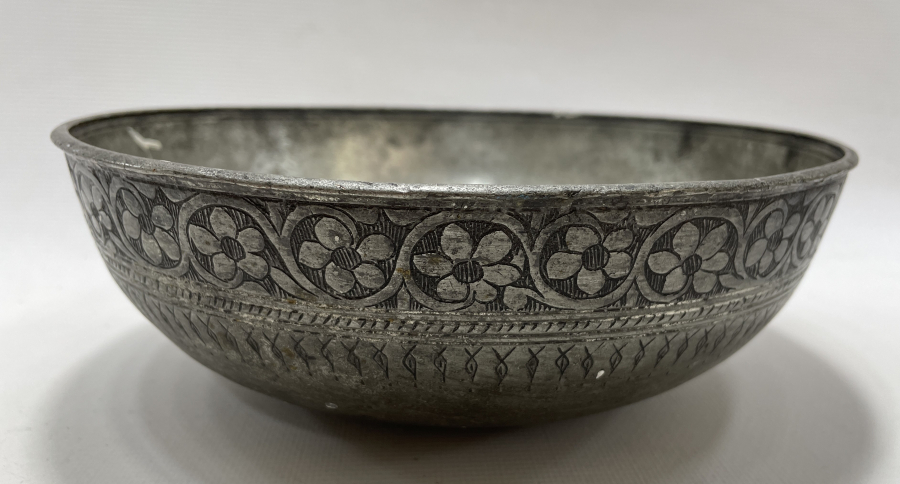 OSMANLI DÖNEMİ NADİR FORMDA TAMAMI İŞLEMELİ ÇUKUR TABAK