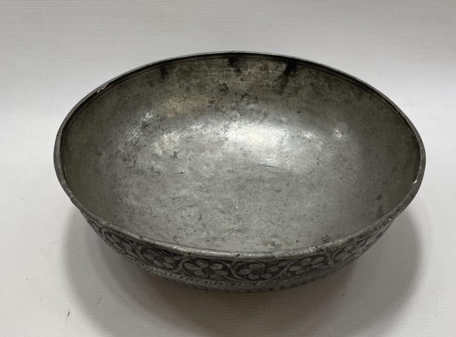 OSMANLI DÖNEMİ NADİR FORMDA TAMAMI İŞLEMELİ ÇUKUR TABAK