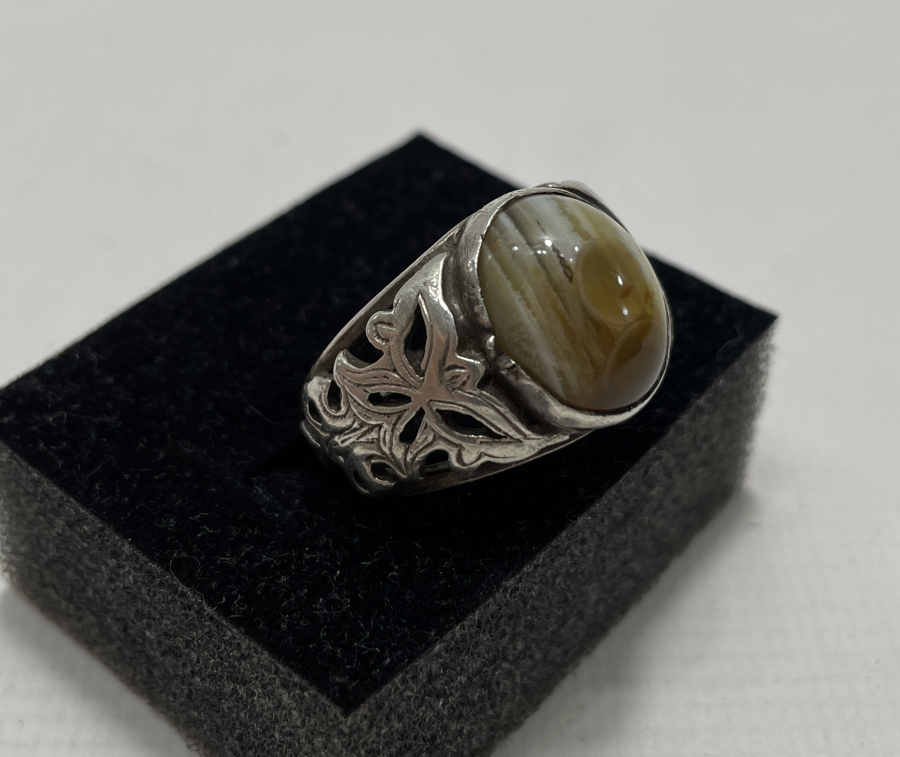 ÜZERİ SÜLEYMANİYE AKİĞİNDEN MAMUL ANTİKA YÜZÜK