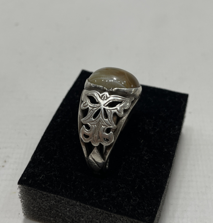 ÜZERİ SÜLEYMANİYE AKİĞİNDEN MAMUL ANTİKA YÜZÜK