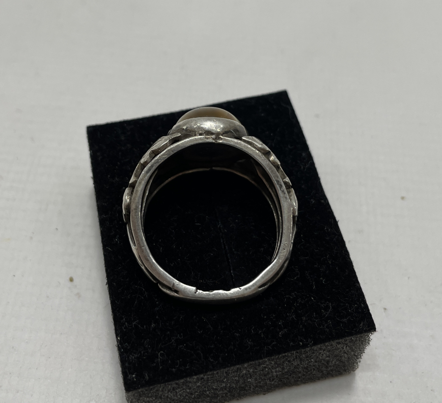 ÜZERİ SÜLEYMANİYE AKİĞİNDEN MAMUL ANTİKA YÜZÜK