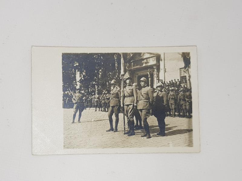 İŞGAL KUVVETLERİ İSTANBUL'DA İÇTİMA ALANINDA 