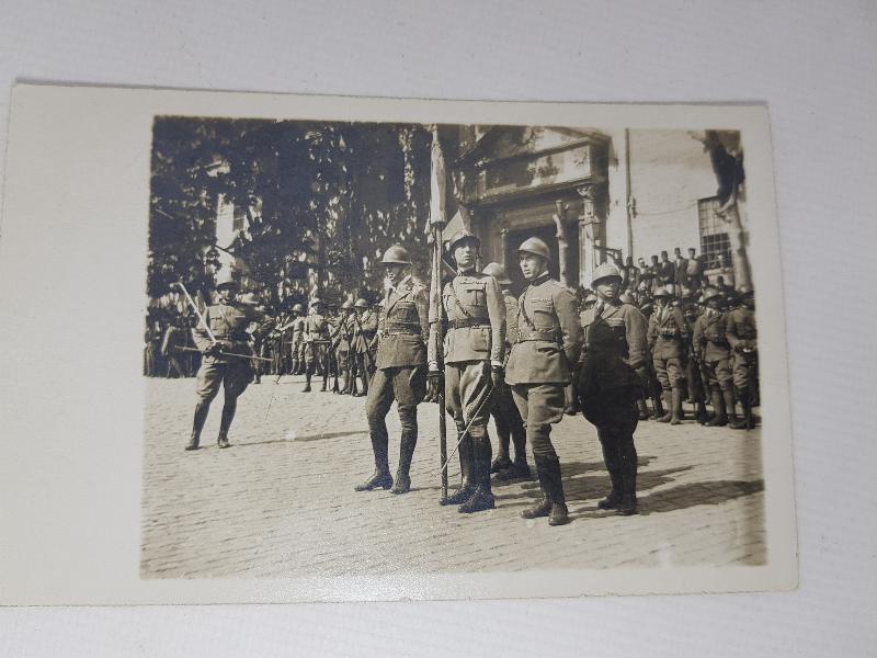 İŞGAL KUVVETLERİ İSTANBUL'DA İÇTİMA ALANINDA 