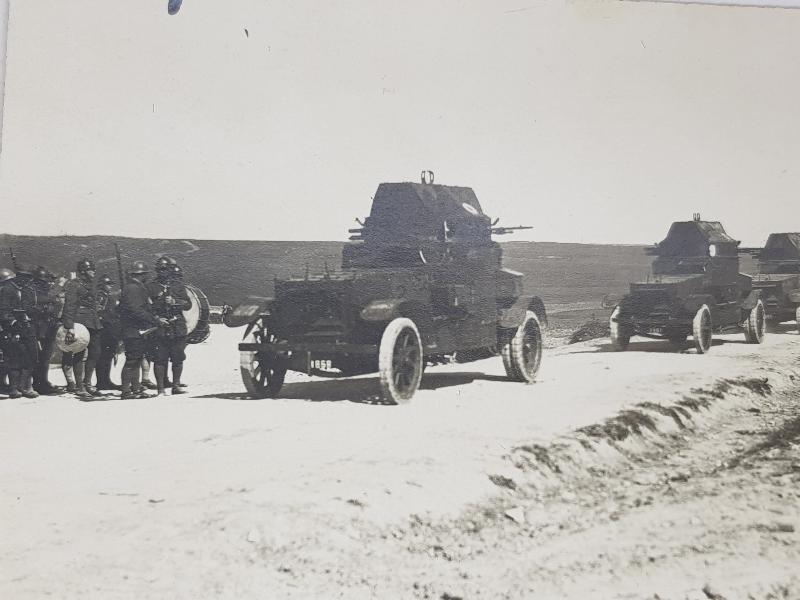 İSTANBUL'DA İŞGAL KUVVETLERİ ZIRHLI ARAÇLARIYLA BAKIRKÖY'E GİDERKEN