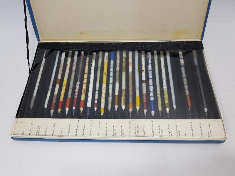 ALMAN YAPIMI KUTUSUNDA TEST TÜPLERİ 