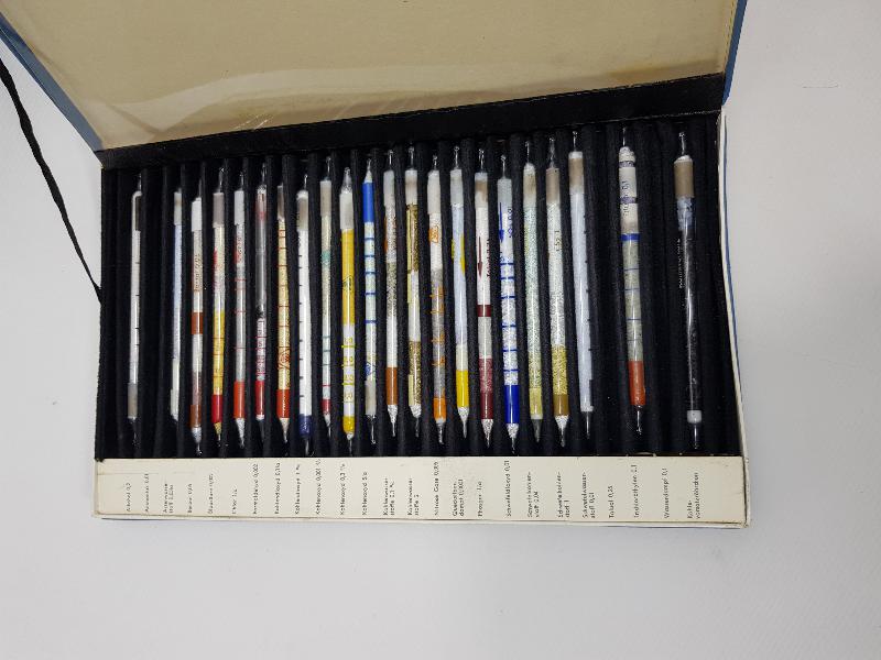 ALMAN YAPIMI KUTUSUNDA TEST TÜPLERİ 