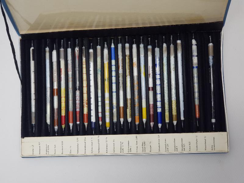 ALMAN YAPIMI KUTUSUNDA TEST TÜPLERİ 