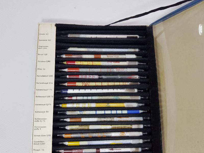 ALMAN YAPIMI KUTUSUNDA TEST TÜPLERİ 