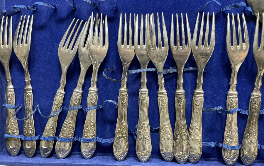 1900 BAŞLARI ORJİNAL KUTUSUNDA  GÜMÜŞ KAPLAMA 6 KİŞİLİK YEMEK TAKIMI