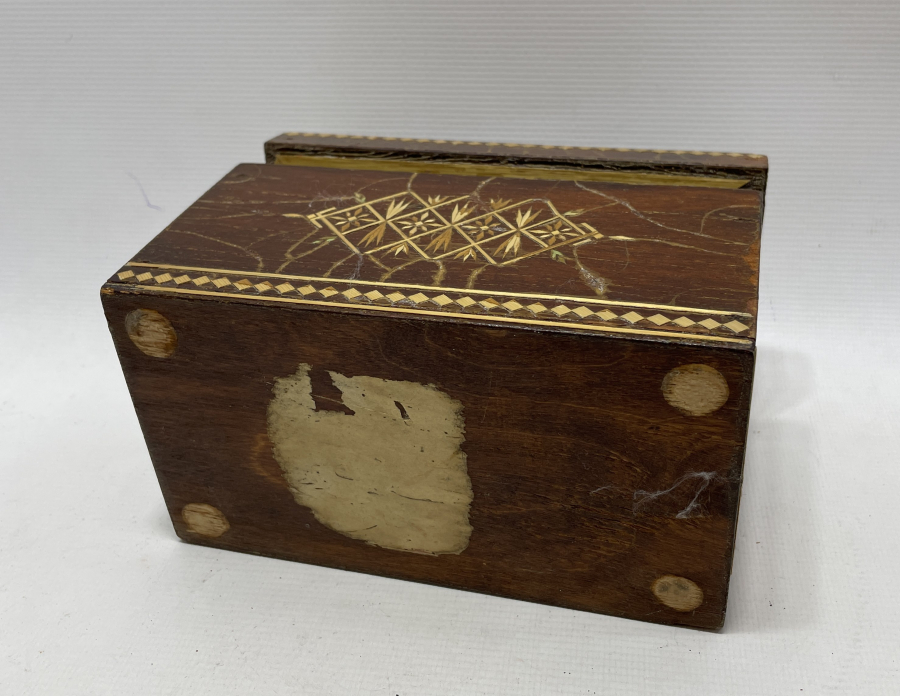 OSMANLI DÖNEMİ AHŞAP ÜZERİ SAMAN ÇÖPÜNDEN YAPILMIŞ KUTU