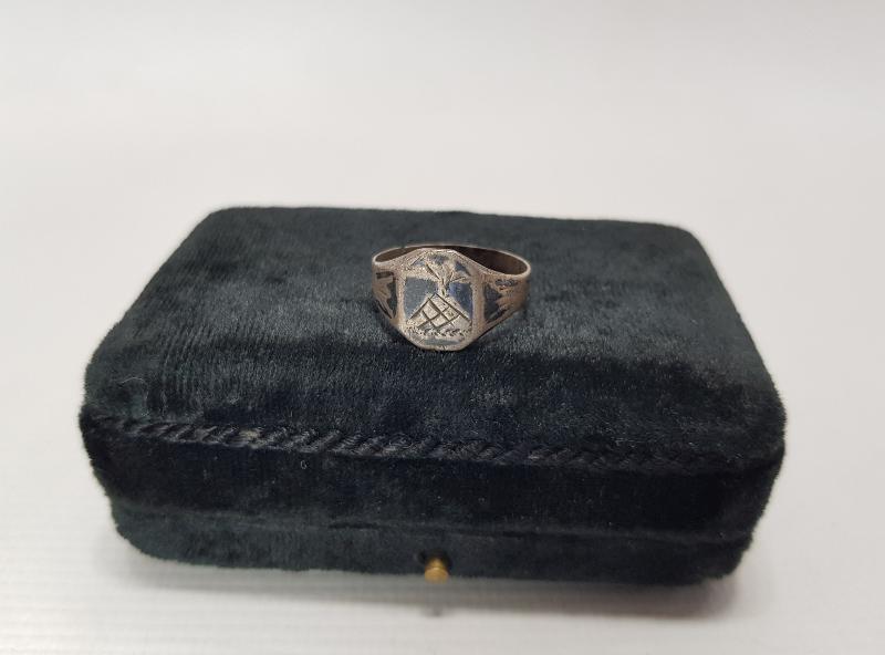 OSMANLI DÖNEMİ MISIR PİRAMİTLERİ TEMALI SAVATLI GÜMÜŞ YÜZÜK 