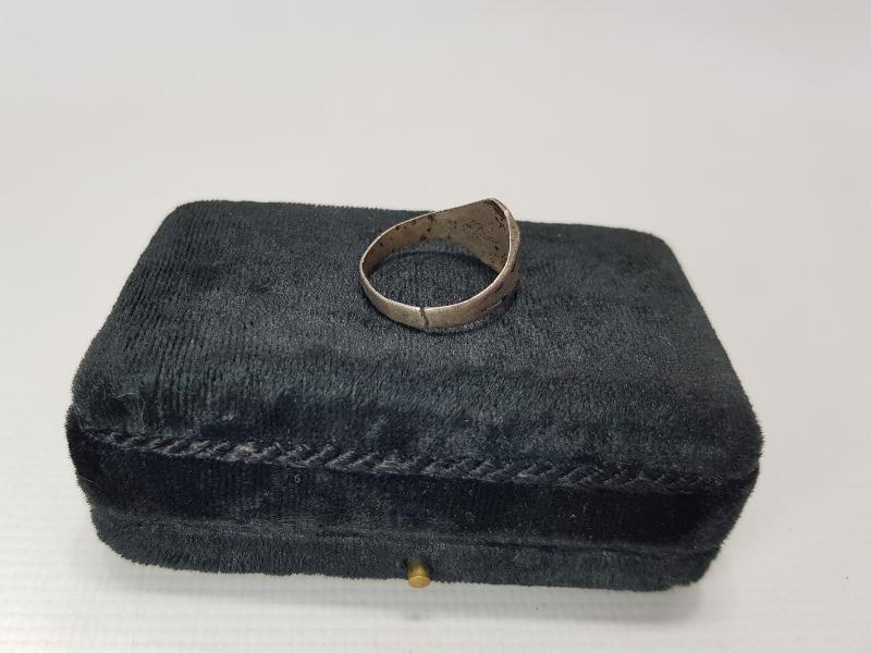 OSMANLI DÖNEMİ MISIR PİRAMİTLERİ TEMALI SAVATLI GÜMÜŞ YÜZÜK 