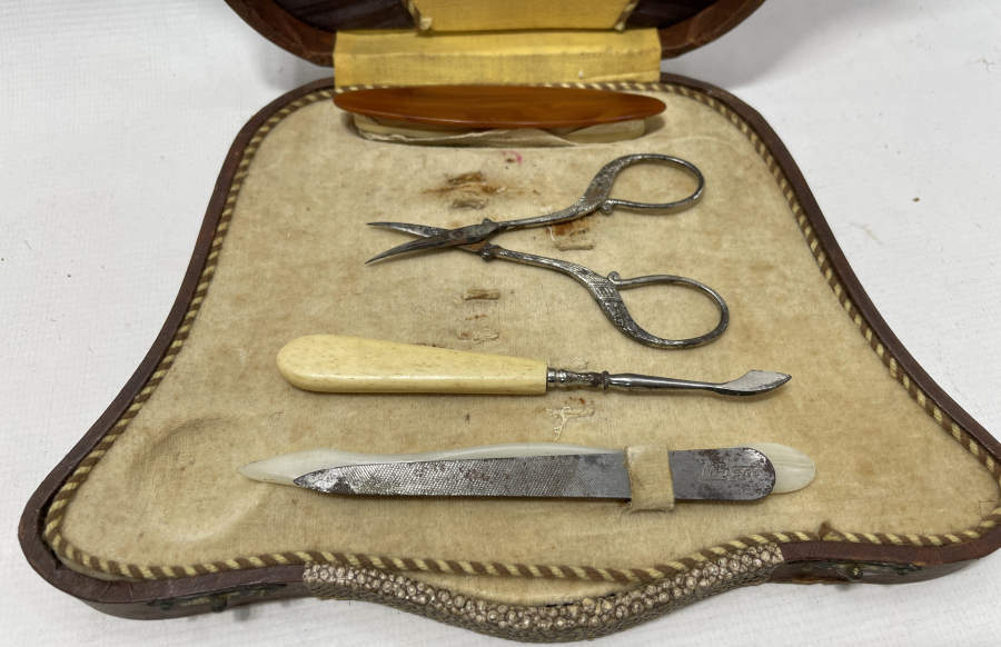 1900 BAŞLARI KUTUSUNDA MANİKÜR PEDİKÜR SETİ