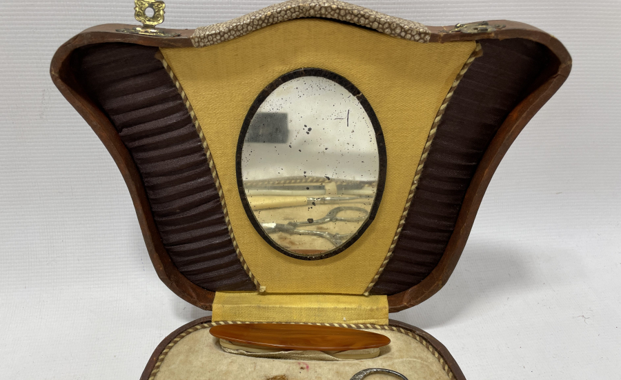 1900 BAŞLARI KUTUSUNDA MANİKÜR PEDİKÜR SETİ