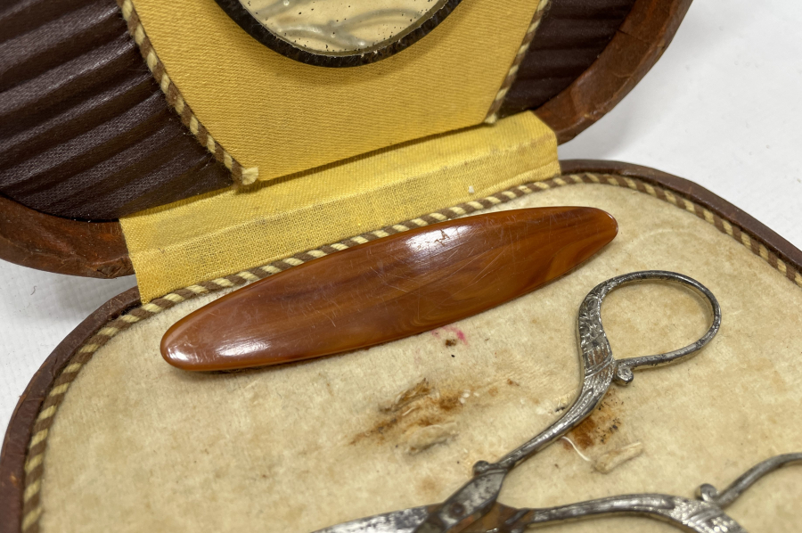 1900 BAŞLARI KUTUSUNDA MANİKÜR PEDİKÜR SETİ