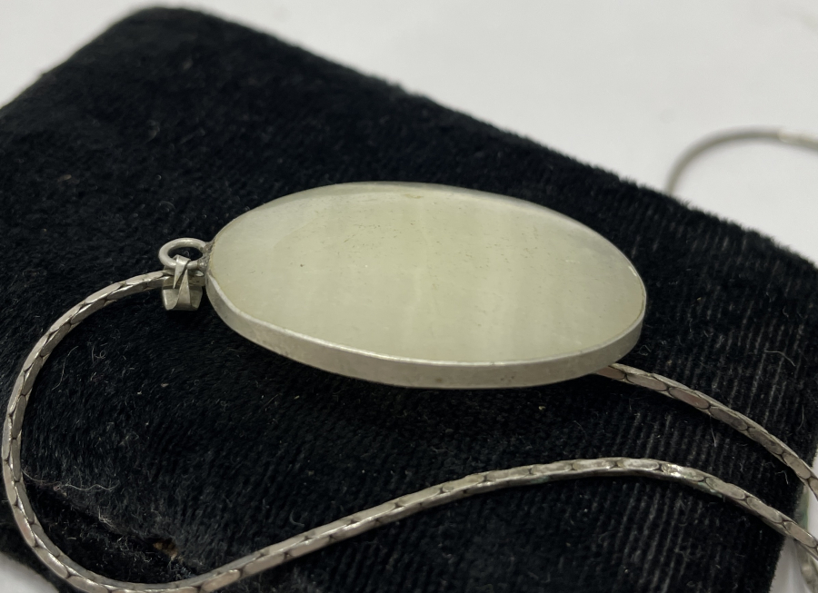 GÜMÜŞ VE DUMANLI KUVARS TAŞINDAN MAMUL KOLYE 